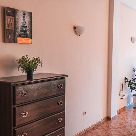 Kapriz Apartments Утеха Екстериор снимка