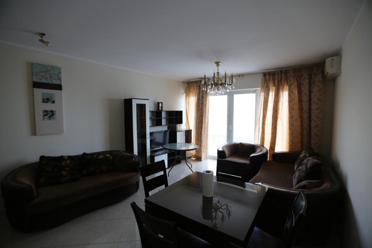 Kapriz Apartments Утеха Екстериор снимка