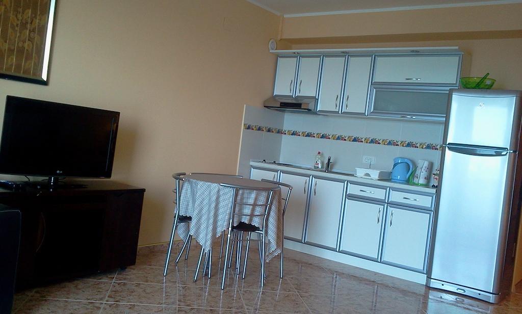 Kapriz Apartments Утеха Стая снимка